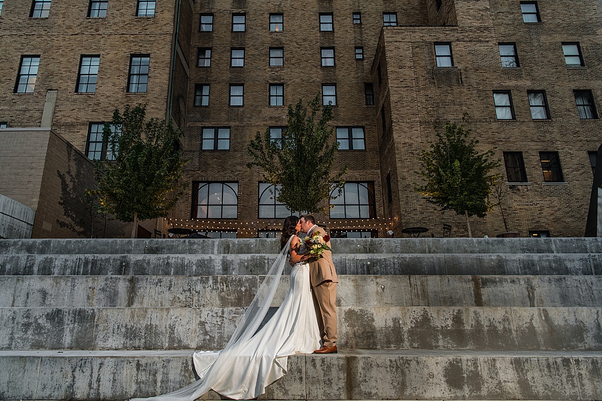 St Louis 21c Museum Hotel Wedding Photo