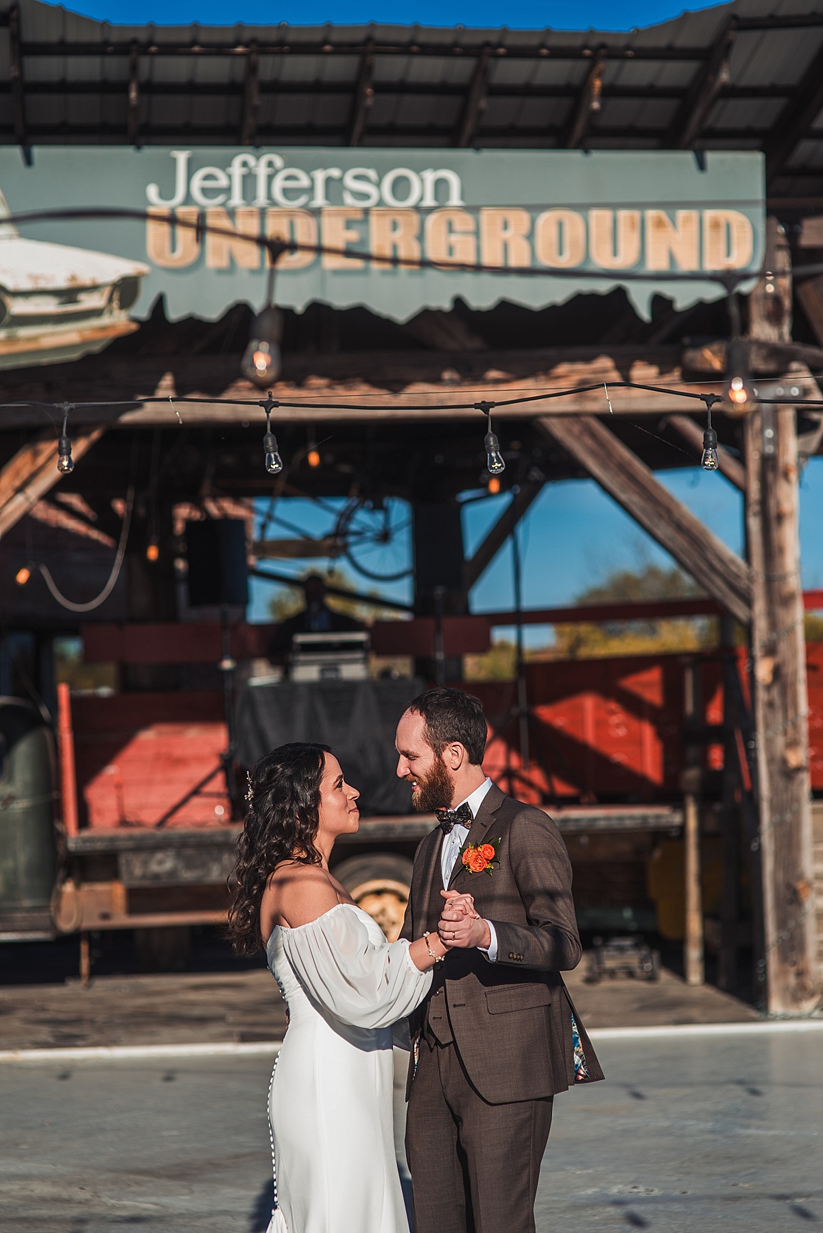 st louis wedding photo at jefferson underground